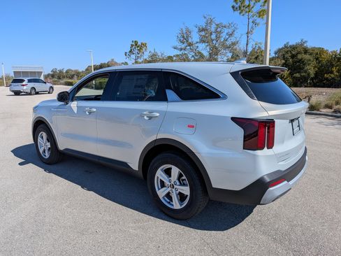 New 2026 Kia Sorento LX FWD image 7