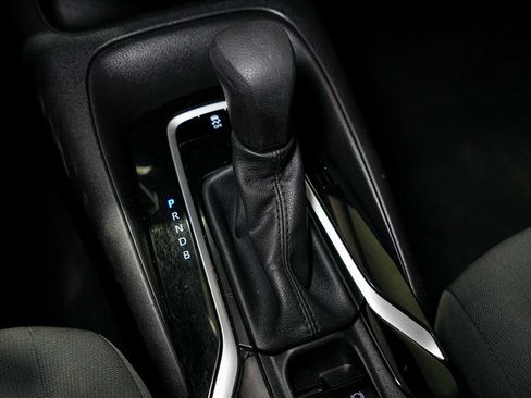Used 2021 Toyota Corolla LE FWD image 22