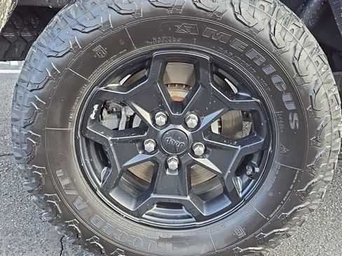 Used 2021 Jeep Gladiator Willys image 20