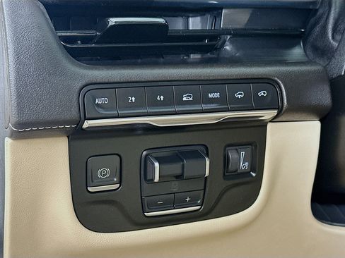 Used 2022 Cadillac Escalade Premium Luxury w/ Performance Package AWD/4WD image 10