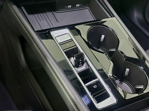 Used 2025 Volkswagen Atlas SE image 25