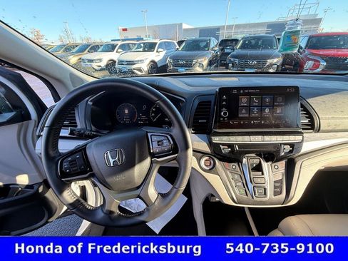 Certified 2025 Honda Odyssey EX-L image 18