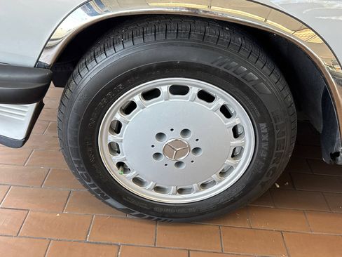 Used 1989 Mercedes-Benz 560 SL image 3