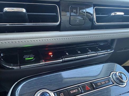 Used 2021 Lincoln Nautilus FWD w/ Equipment Group 101A image 16