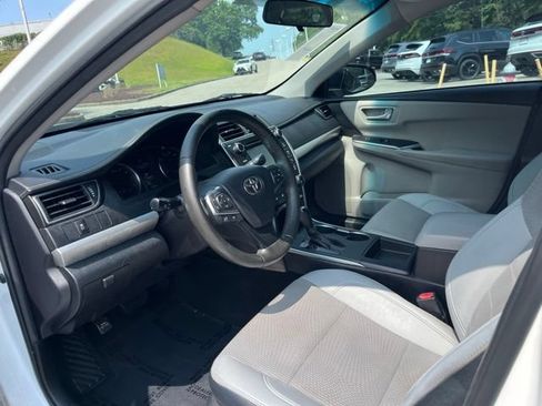 Used 2017 Toyota Camry SE FWD image 6