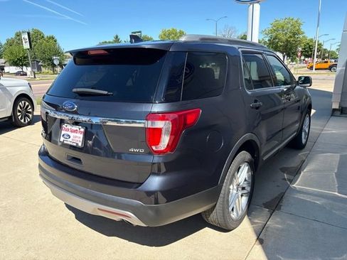Used 2017 Ford Explorer XLT w/ Equipment Group 202A AWD/4WD image 6