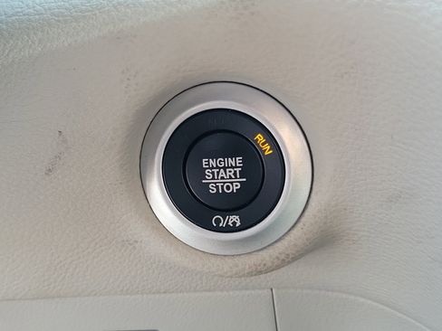 Used 2020 Chrysler Pacifica Limited FWD image 27