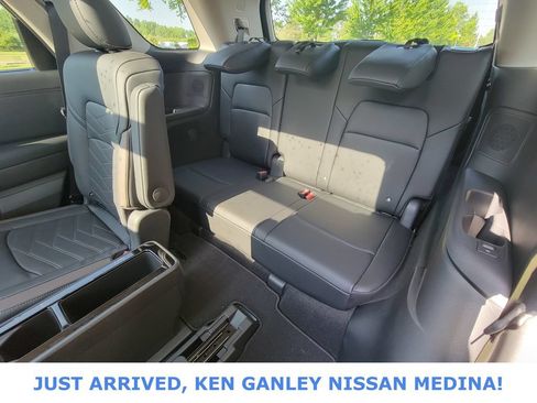 Certified 2025 Nissan Pathfinder Platinum AWD/4WD image 17