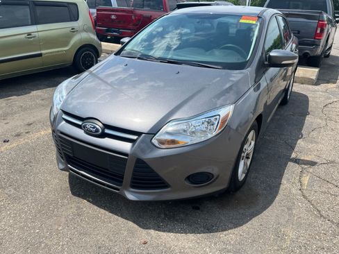 Used 2014 Ford Focus SE FWD image 3