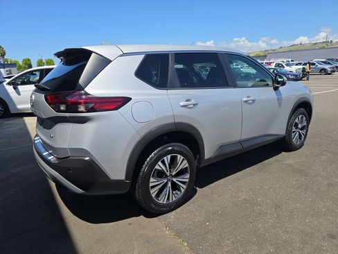 Used 2022 Nissan Rogue SV FWD image 6