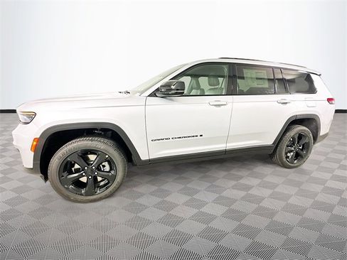 New 2025 Jeep Grand Cherokee L Altitude image 23