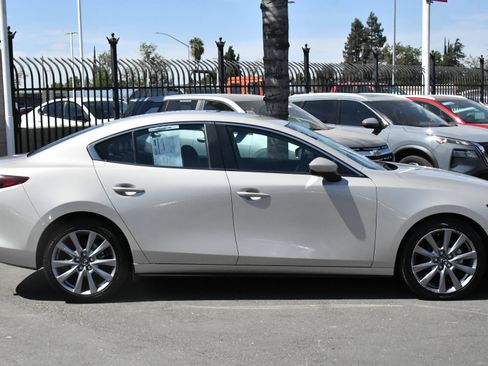 Used 2024 MAZDA MAZDA3 s FWD image 9