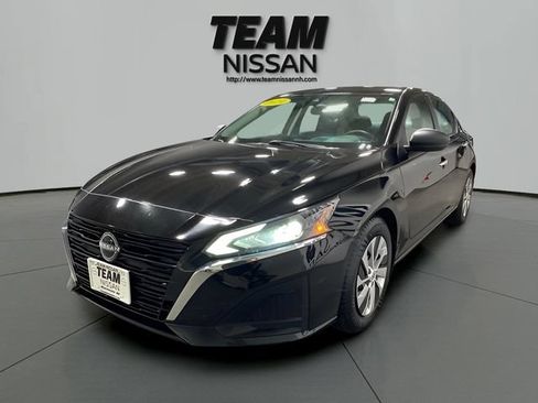 Certified 2024 Nissan Altima 2.5 S FWD image 3