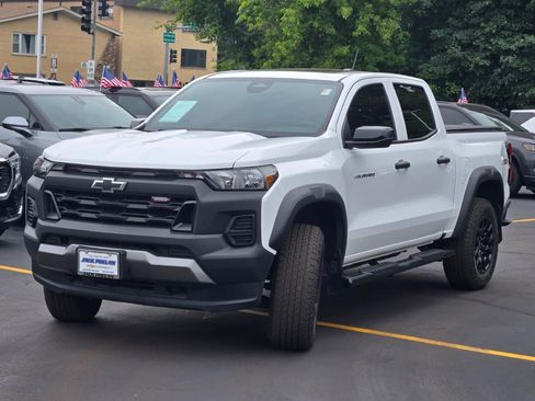 Used 2024 Chevrolet Colorado Trail Boss w/ Advanced Trailering Package AWD/4WD image 5