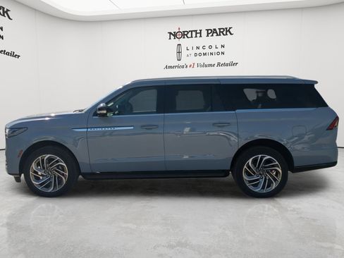 New 2026 Lincoln Navigator L Premier AWD/4WD image 6