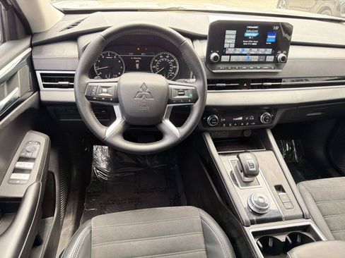 Used 2023 Mitsubishi Outlander SE FWD image 8