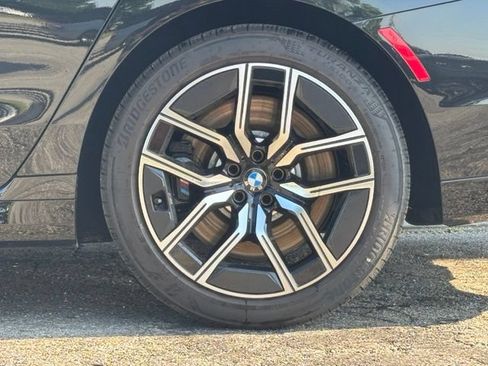 Used 2025 BMW 760i xDrive AWD/4WD image 3