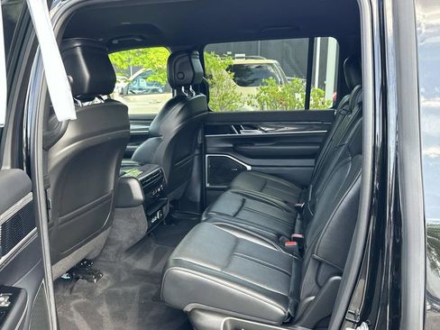 Used 2022 Jeep Wagoneer Series II AWD/4WD image 25