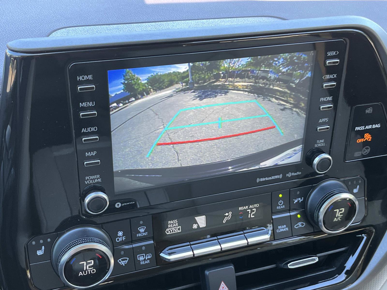 Used 2022 Toyota Highlander XLE FWD image 30