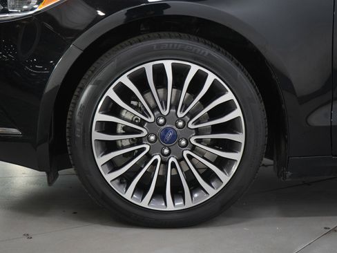 Used 2017 Ford Fusion SE w/ Fusion SE Technology Package image 26