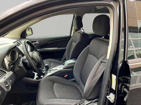 Used 2017 Dodge Journey SXT w/ Comfort/Convenience Group FWD image 20