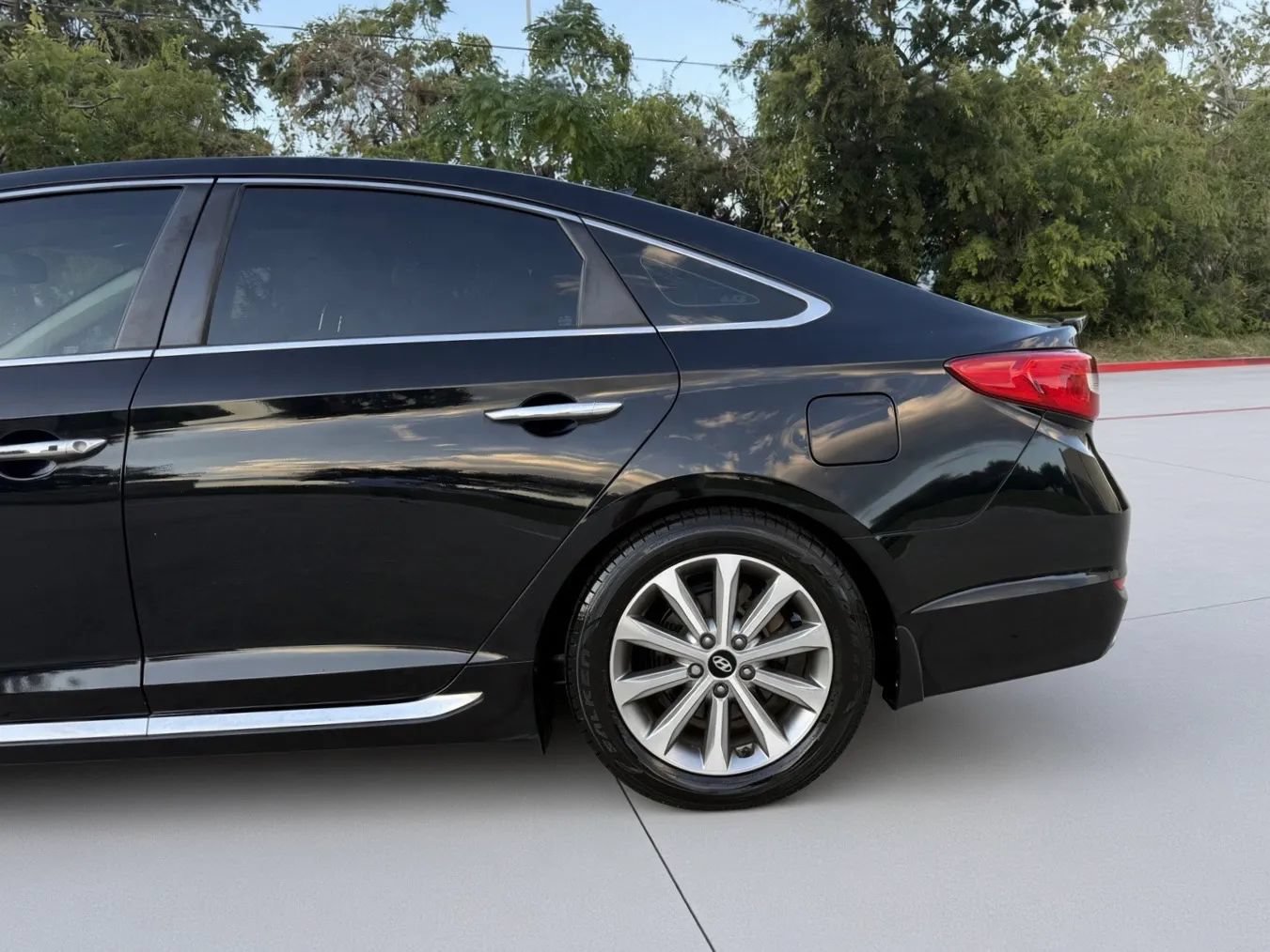 Used 2017 Hyundai Sonata Limited w/ Ultimate Package 04 FWD image 15