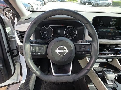 Used 2023 Nissan Rogue SL w/ SL Premium Package image 16