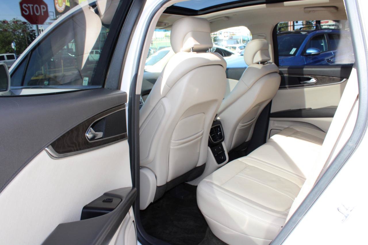 Used 2017 Lincoln MKX Reserve w/ Driver Assistance Package AWD/4WD image 17