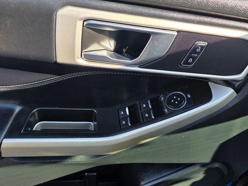 Used 2021 Ford Explorer XLT RWD image 26