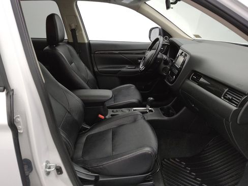 Used 2016 Mitsubishi Outlander SEL image 21