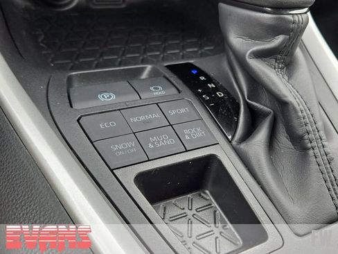 Used 2025 Toyota RAV4 XLE AWD/4WD image 11