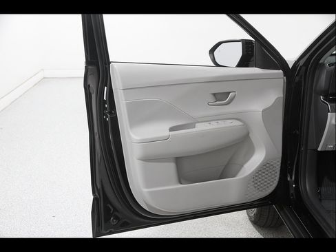 Certified 2025 Hyundai Kona SEL AWD/4WD image 4