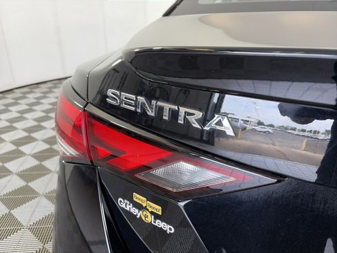 Certified 2023 Nissan Sentra SR FWD image 15