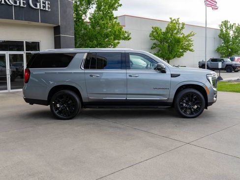 New 2026 GMC Yukon XL Elevation w/ Elevation Premium Package AWD/4WD image 8