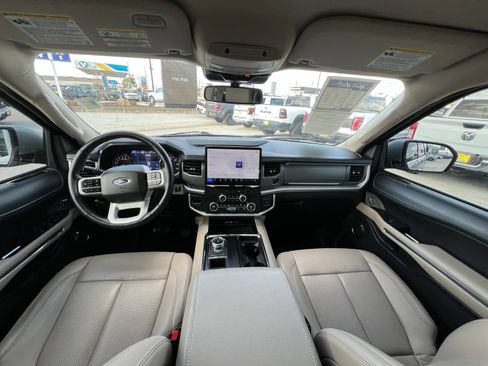 Used 2022 Ford Expedition XLT RWD image 18