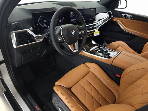 Used 2026 BMW X5 xDrive40i w/ Parking Assistance Package image 11