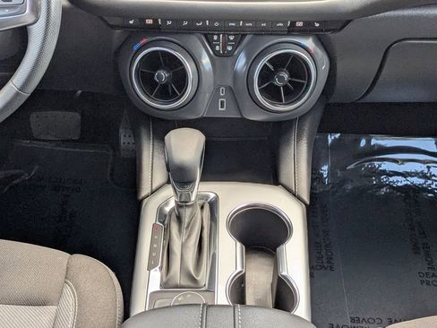 Certified 2025 Chevrolet Blazer LT FWD image 17