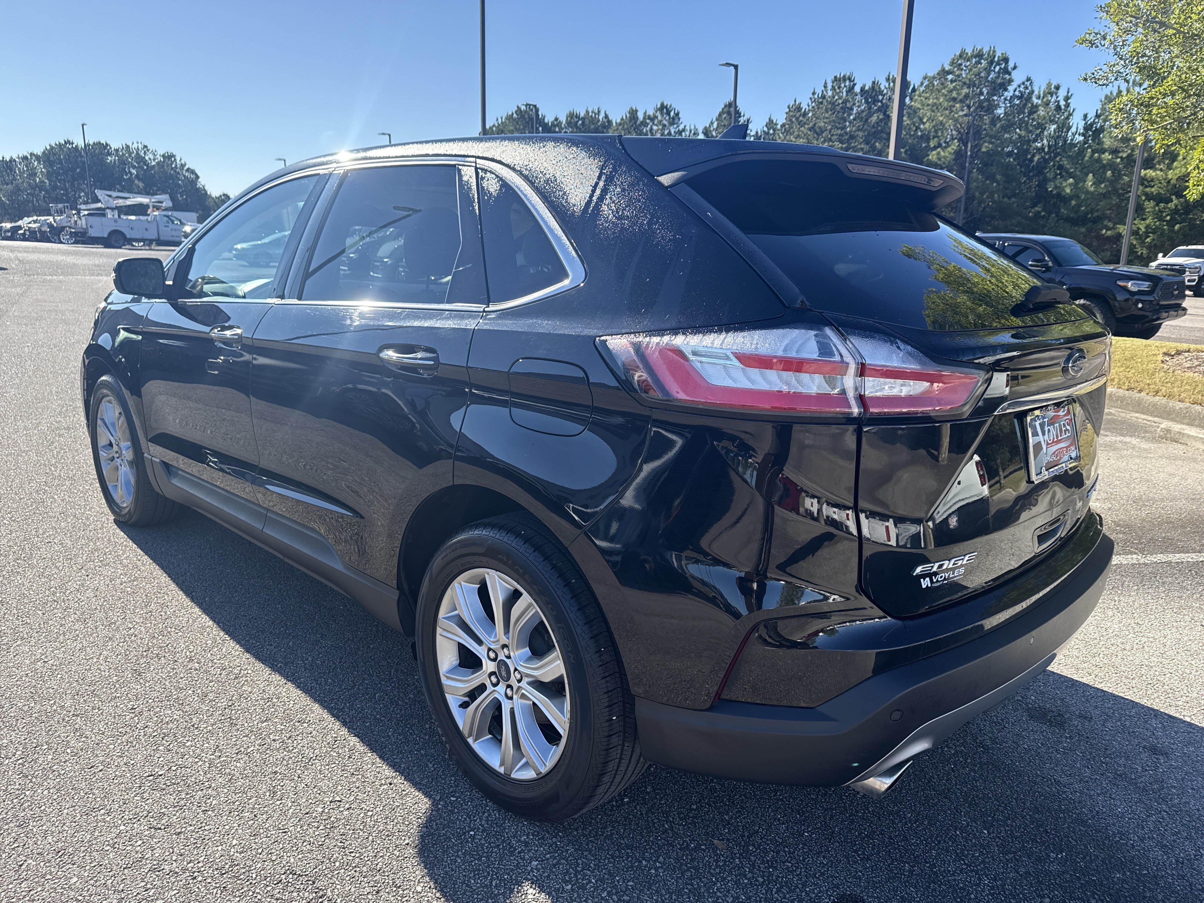 Used 2019 Ford Edge Titanium FWD image 5