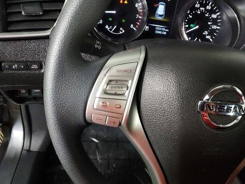 Used 2015 Nissan Rogue SV FWD image 26