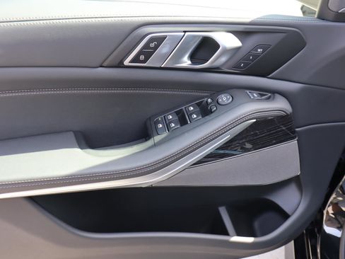 Used 2026 BMW X5 sDrive40i w/ M Sport Package image 13