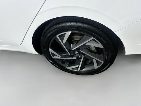 Used 2025 Hyundai Elantra SEL FWD image 11