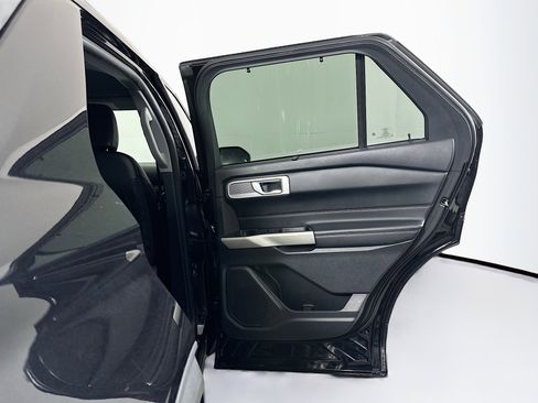 Used 2022 Ford Explorer Limited image 32