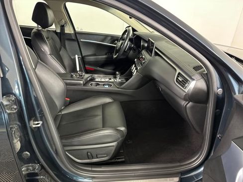 Used 2023 Genesis G70 2.0T image 29