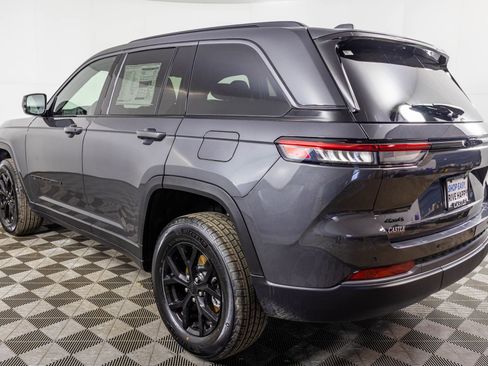 New 2026 Jeep Grand Cherokee Altitude image 21