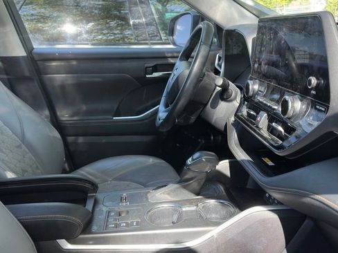 Used 2023 Toyota Highlander Bronze Edition AWD/4WD image 28