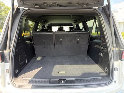 Used 2024 Jeep Wagoneer L Series II RWD image 11