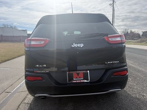 Used 2018 Jeep Cherokee Limited image 5