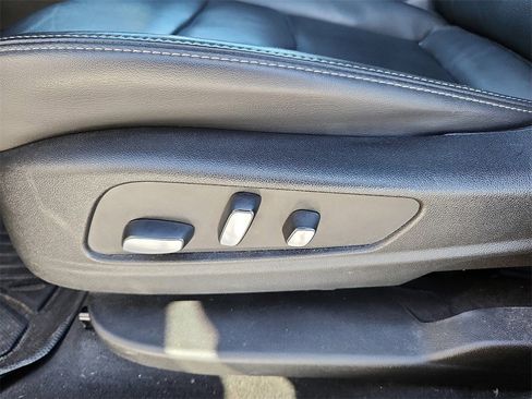 Used 2023 Cadillac XT6 Premium Luxury image 14