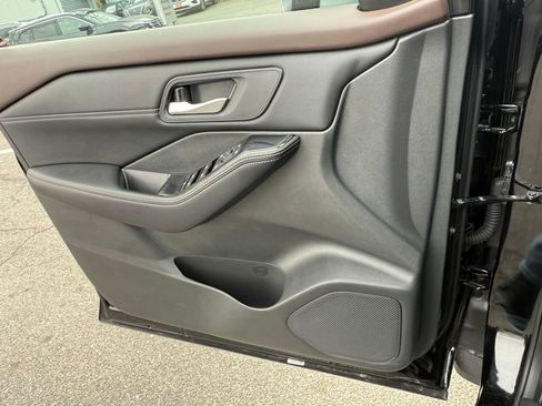 Used 2023 Nissan Rogue SV w/ SV Premium B Package image 27