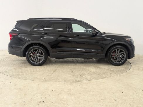 Certified 2025 Ford Explorer ST-Line w/ ST-Line Street Pack image 8